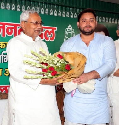  Nitish, Tejashwi Yadav Go To Raj Bhavan To Stake Claim For For New Government-TeluguStop.com