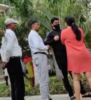  Noida Police Takes Cognizance After Video Of Bjp Leader Abusing Woman Goes Viral-TeluguStop.com