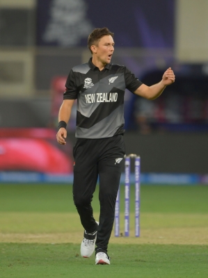  Pace Bowler Trent Boult, All-rounder Andre Russell In Platinum Category For Bbl-TeluguStop.com