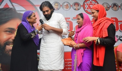  Pawan Kalyan Accepts Ktr's Handloom Challenge-TeluguStop.com