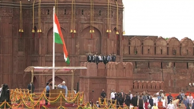  Pm Modi Hoists The Tricolour At Red Fort; Remebers Freedom Fighters-TeluguStop.com