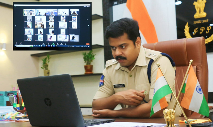  Police Commissioner Vishnu S Varrier Video Conference On Vinayakachavithi Celebr-TeluguStop.com