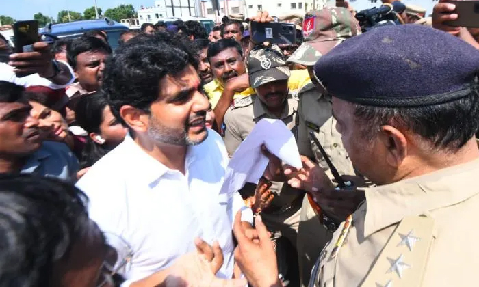  Police Stops Nara Lokesh On Highway, Police ,nara Lokesh ,highway, Tdp, Ap Polic-TeluguStop.com