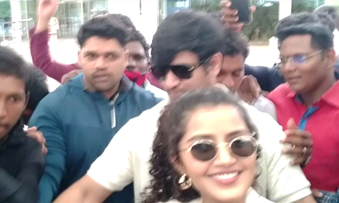 The Team Of Karthikeya 2 Reached Gannavaram Airport In A Special Flight From Vis The Team Of Karthikeya 2 Reached Gannavaram Airport In A Special Flight From Vis-TeluguStop.com