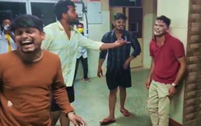 Probe Ordered Into B'day Party Held At Lucknow Hospital Probe Ordered Into B'day Party Held At Lucknow Hospital-TeluguStop.com