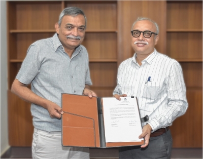  Prof Ashok Banerjee Assumes Charge As New Director Of Iim Udaipur-TeluguStop.com