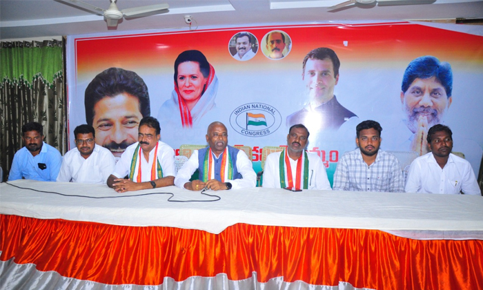 Protest In All Constituency Centers Under The Auspices Of District Congress On 5 Protest In All Constituency Centers Under The Auspices Of District Congress On 5-TeluguStop.com