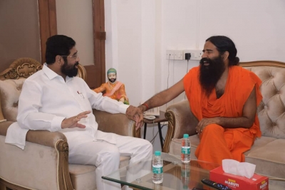  Ramdev Declares Eknath Shinde As 'heir' To Balasaheb Thackeray's Legacy-TeluguStop.com