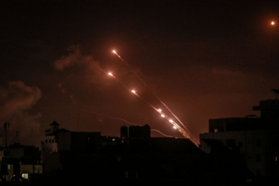  Rockets Fired From Gaza After Israeli Strikes Kill Militant Leader-TeluguStop.com