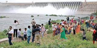  Tourist Rush To Sagar Project ,  Nagarjuna Sagar,rush, Sagar Project,tourist,tou-TeluguStop.com