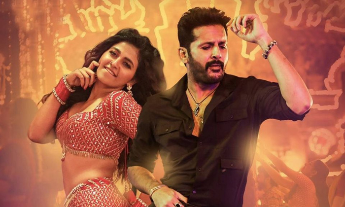  Macherla Niyojakavargam' Box Office Collections Day 2 , Nithiin, Macherla Niyoj-TeluguStop.com