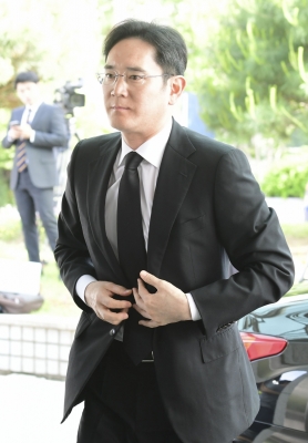 Samsung Boss Expected To Solidify Leadership After Receiving Pardon Samsung Boss Expected To Solidify Leadership After Receiving Pardon-TeluguStop.com