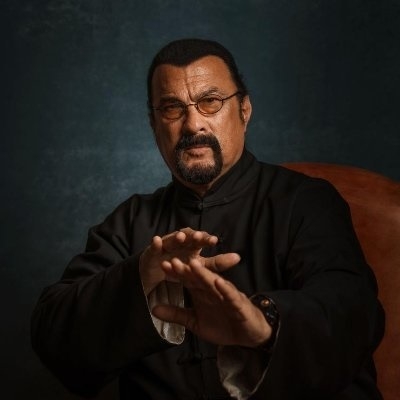  Steven Seagal Pictured At Russian Prison Camp After 50 Ukrainians Were Killed Th-TeluguStop.com