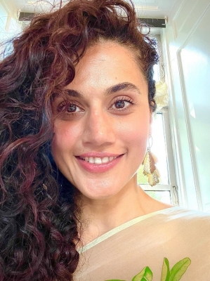  Taapsee Tells What Ashok Chakra's Spokes Stand For-TeluguStop.com