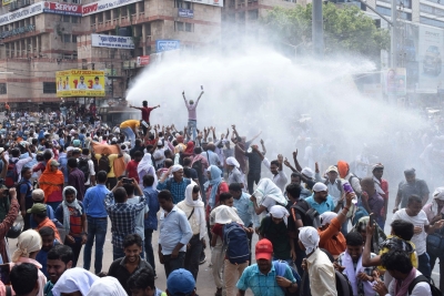  Teaching Job Aspirants Hold Protest In Patna, Tejashwi Appeals For Patience-TeluguStop.com