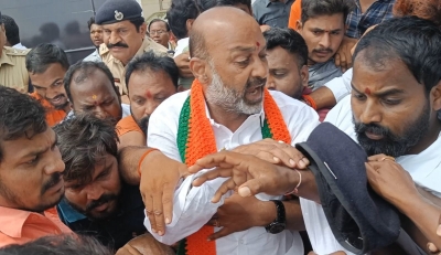 Telangana Bjp Alleges Conspiracy By Trs, Aimim To Create Unrest Telangana Bjp Alleges Conspiracy By Trs, Aimim To Create Unrest-TeluguStop.com