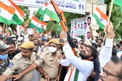  Telangana Minister Opens Fire In Air To Launch Freedom Rally-TeluguStop.com