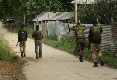  Three Terrorists Held In J&k's Handwara-TeluguStop.com