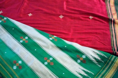  Tn Govt Yet To Place Orders For Pongal Sarees, Dhotis; Powerloom Workers Threate-TeluguStop.com