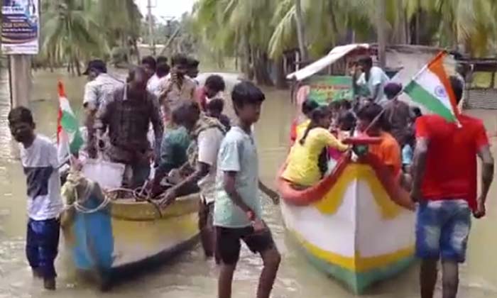  Dr. B.r. Ambedkar Konaseema District Traveled On Boats For A Week Under Flood ,-TeluguStop.com