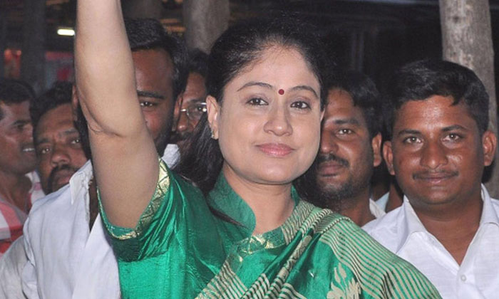 Telugu Bandi Sanjay, Medak Mp, Ramulamma, Trs, Vijayasanthi-Politics