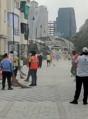  Twin Tower Demolition: Cleaning Up Begins, Walls, Windows Damaged In Adjacent So-TeluguStop.com