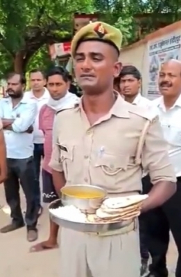  Up Cop Complains About Poor Food Quality, Video Goes Viral-TeluguStop.com