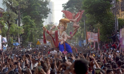  V-p, Pm Greet People On Ganesh Chaturthi-TeluguStop.com