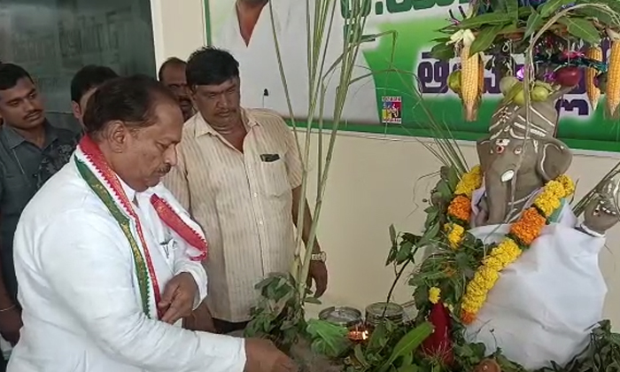  Vinayaka Chavithi Celebrations At Deputy Cm Kottu Satyanarayana Office, Vinayaka-TeluguStop.com
