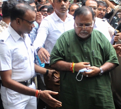 Wbssc Scam: In Jail, Partha Chatterjee Reads Spiritual Books Wbssc Scam: In Jail, Partha Chatterjee Reads Spiritual Books-TeluguStop.com