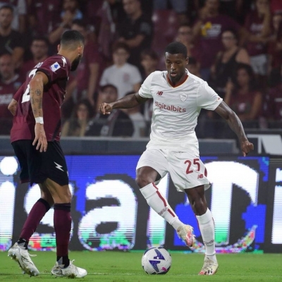  Wijnaldum Suffers Broken Leg Two Weeks After Joining Roma-TeluguStop.com