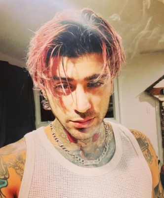  Zayn Recollects One Direction Days In New Social Media Video-TeluguStop.com