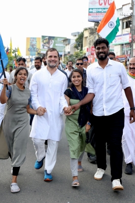  2 Days In Up & 18 In Kerala, Says Cpi-m On Rahul's Yatra, Cong Hits Back-TeluguStop.com