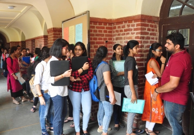  2nd Phase Of Ug Admission Process Begins In Du, Jnu To Launch Admission Portal T-TeluguStop.com