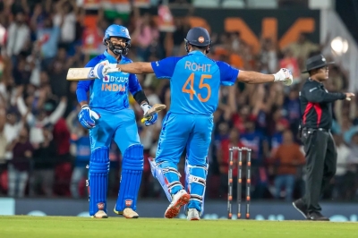  2nd T20i: Rohit Was Simply Brilliant, Say Karthik And Finch After India Skipper-TeluguStop.com