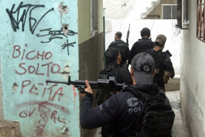  5 Killed In Rio Favela Shootout-TeluguStop.com