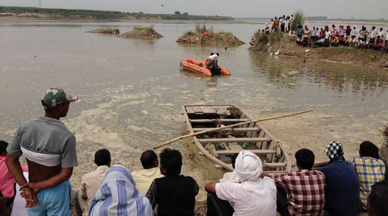  A Big Tragedy In Uttar Pradesh , A Boat Capsizes In The Ganges, Uttar Pradesh, B-TeluguStop.com