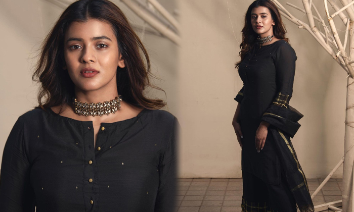 Actress Hebah Patel Dazzles In This Pictures-telugu Actress Photos Actress Hebah Patel Dazzles In This Pictures - Hebahp High Resolution Photo