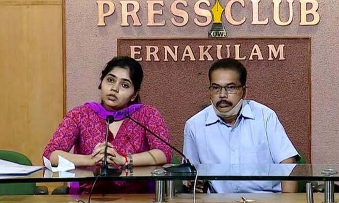  Aluva Woman Petitions Cm Pinarayi Vijayan, Kerala Women's Commission Over Police-TeluguStop.com