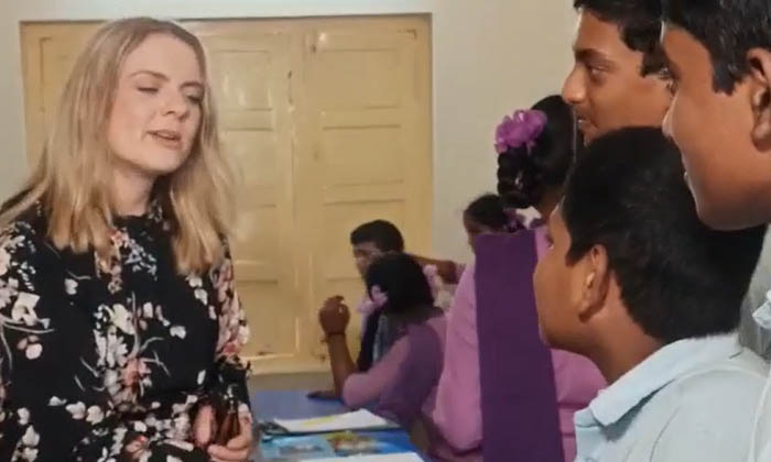  An Australian Teacher Who Is Obsessed With Bendapudi Children's English , Austra-TeluguStop.com