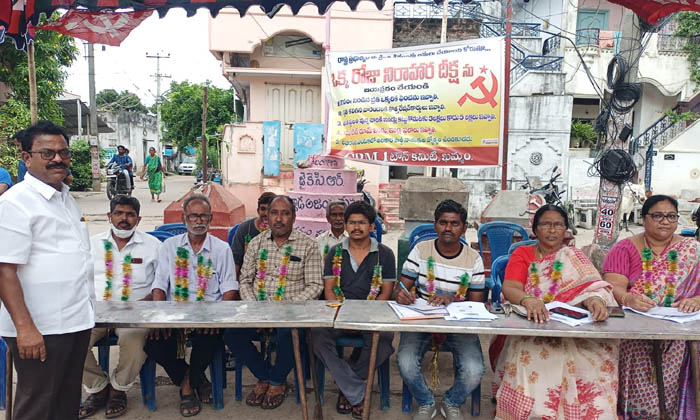  Cpm State Committee Members Erra Srikanth Who Started The Hunger Strike , Erra-TeluguStop.com