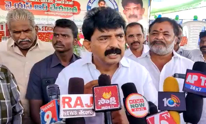  Comments On Amaravati Pada Yatra By Former Minister Parninani , Minister Parnina-TeluguStop.com