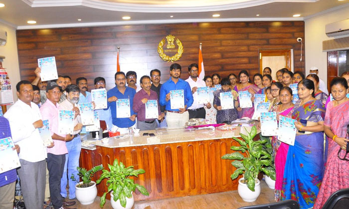  District Collector Mr. V.p. Gautam Unveiled Invitation Brochure Of Khammam Distr-TeluguStop.com