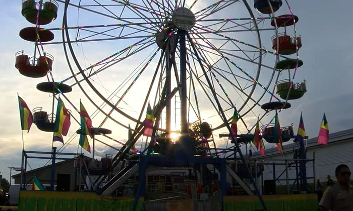  Fatal Accident Giant Wheel That Slipped 40 Feet High Three People Are In Critica-TeluguStop.com
