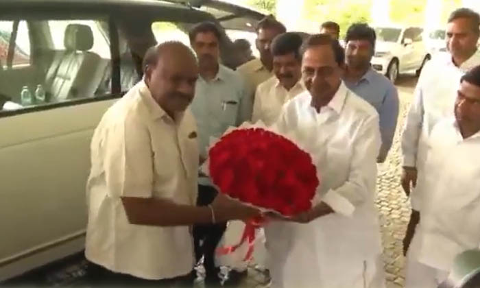  Former Karnataka Cm Kumaraswamy Met Telangana Cm Kcr , Cm Kcr , Telangana, Form-TeluguStop.com