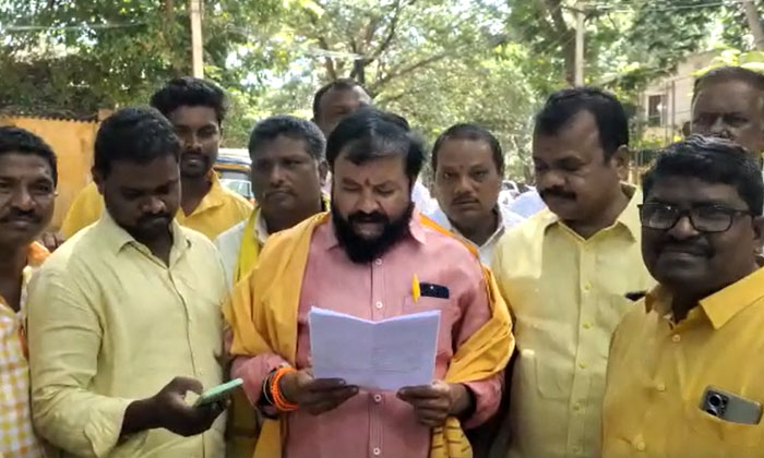 Former Mla Chinthamaneni Participated In The Protest To Stop The Ration Rice Maf Former Mla Chinthamaneni Participated In The Protest To Stop The Ration Rice Maf-TeluguStop.com