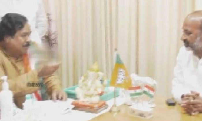  Gaddar Meets Bandi Sanjay,bandi Sanjay,gaddar, Bjp-TeluguStop.com