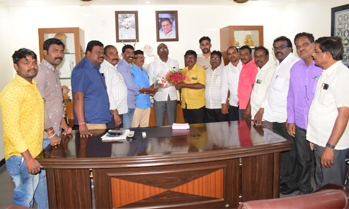 Government Is Committed To The Welfare Of Journalists Minister Puvwada Ajay Kuma Government Is Committed To The Welfare Of Journalists Minister Puvwada Ajay Kuma-TeluguStop.com