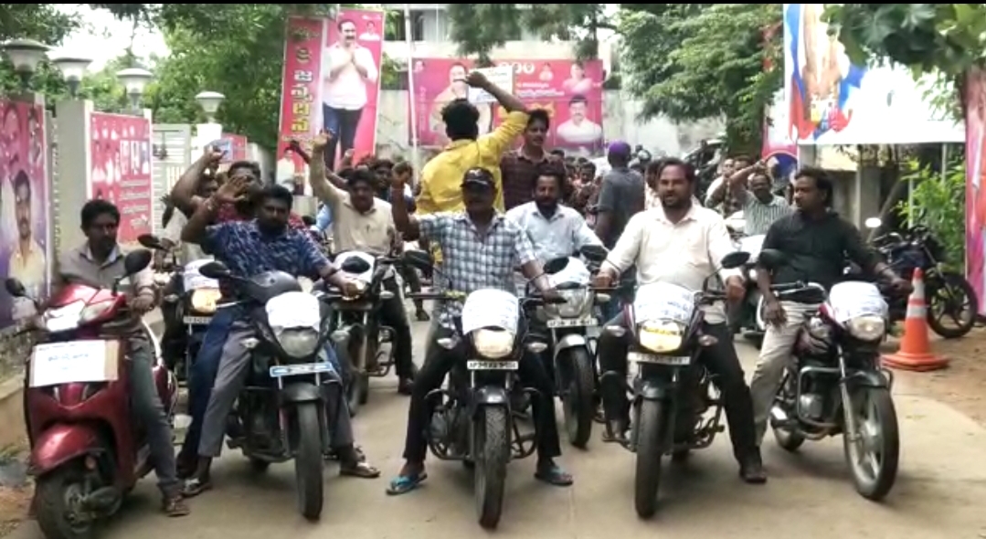  Vra's Huge Bike Rally-TeluguStop.com