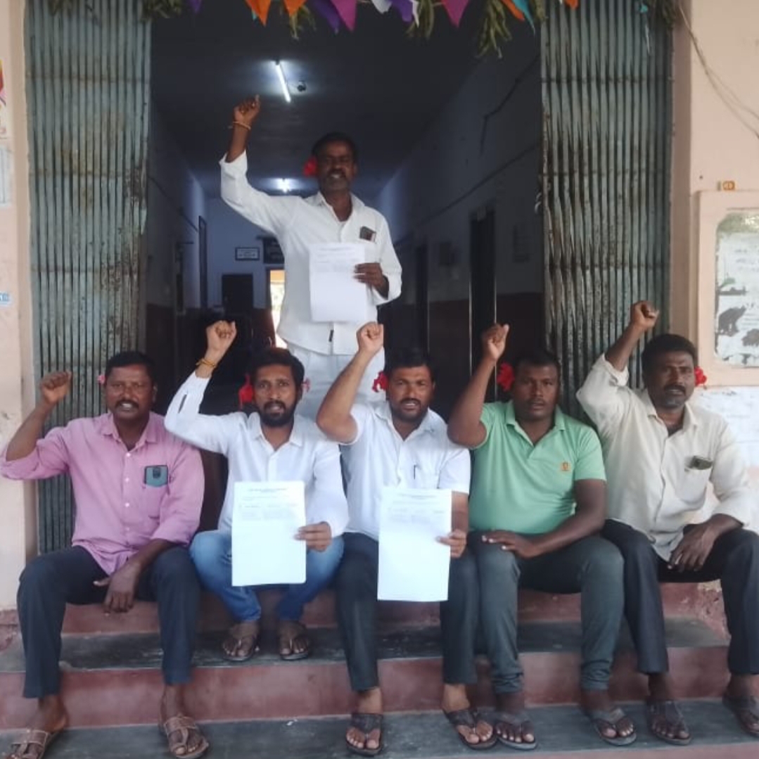  Opposition Councilors Protest With Flowers In Their Ears-TeluguStop.com